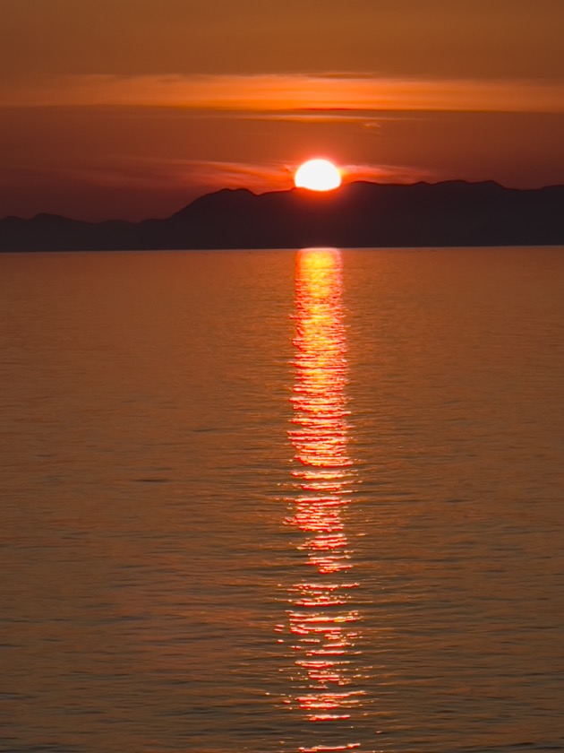 沈む夕日（内浦湾）